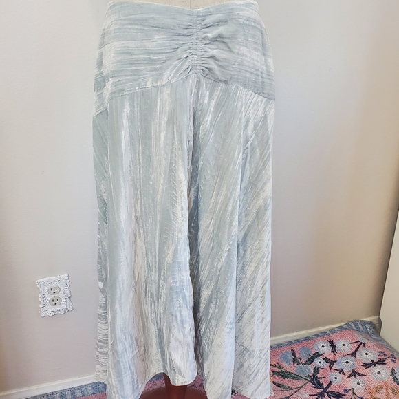 Vince Ruched Velvet Paneled Skirt in Pale Sea Grass Size 12 - Picture 3 of 9